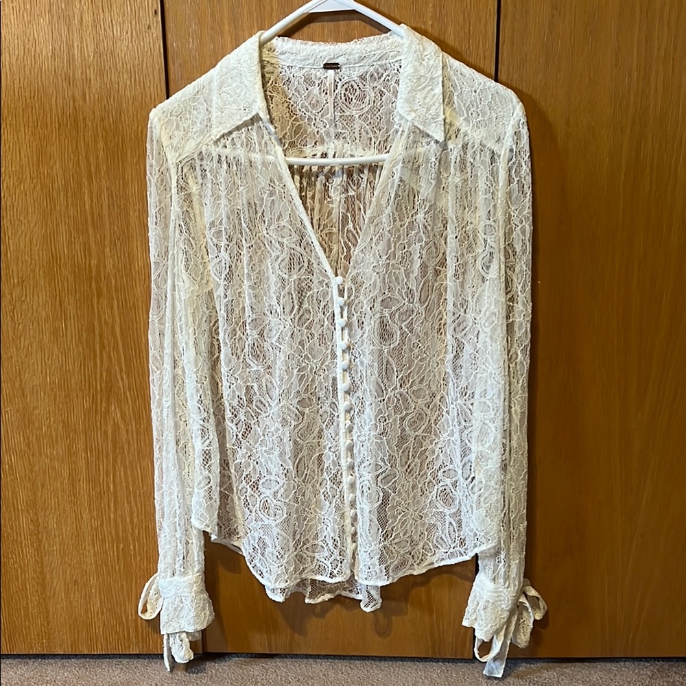 Free people women’s champagne, lace button down blouse sz. S, off-white. Great